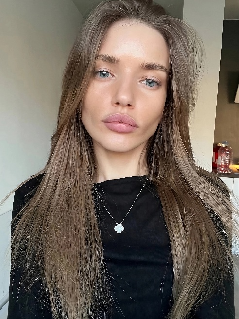 Что выберешь-нежность и ласка или чуть погрубее? Или совместим?😈 Я готова разукрасить твой день очень приятными эмоциями😝💦 

 

В одном...