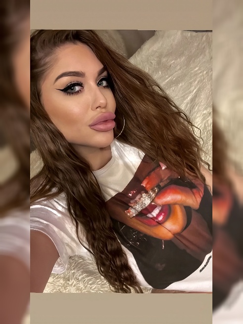 Привет сладкий💋Я - эффектная шатенка с сочными формами🔥Обожаю секс и все что с ним связано!!!Нравится подчиняться сильным и властным мужч...