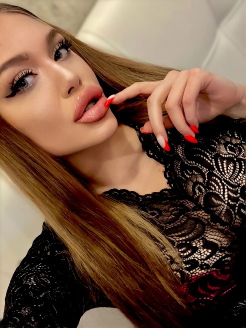 Привет сладкий💋Я - эффектная шатенка с сочными формами🔥Обожаю секс и все что с ним связано!!!Нравится подчиняться сильным и властным мужч...