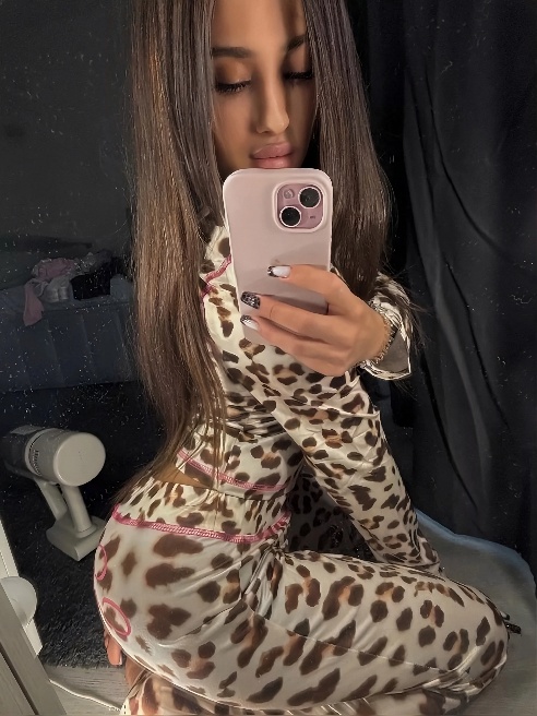 Пока я еще очень молода и красива , приходи ко мне 😍🍓пробуй меня , почувствую меня .
На поток не работаю)
Я инди💯. На звонки отвечаю... Пока я еще очень молода и красива , приходи ко мне 😍🍓пробуй меня , почувствую меня .
На поток не работаю)
Я инди💯. На звонки отвечаю...