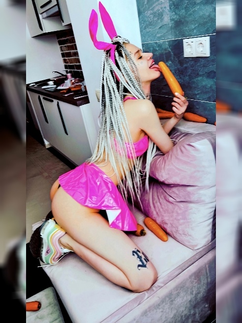 Привет .  Только сделала  фотки ,  аааааа я хочу твой  чупа -чупс , поиграем ?  Буду  кем захочешь , обуздай мой несносный нрав , покори...