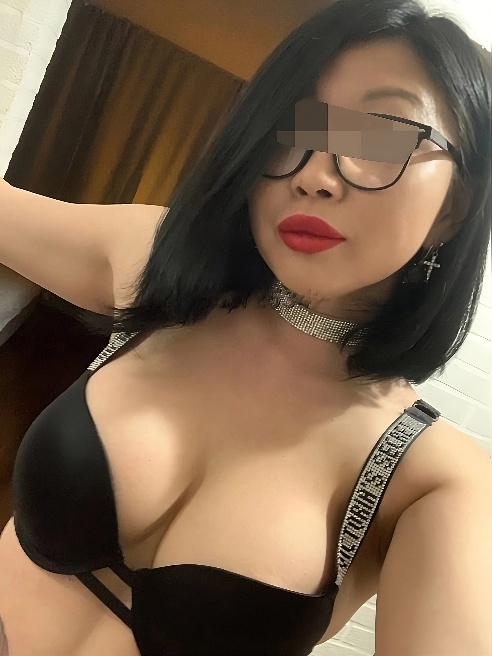 🔥 Я — Яна, сочная брюнетка с третьим размером груди и ненасытным аппетитом к сексу!
Моё тело создано для удовольствия: мягкая кожа, упр... 🔥 Я — Яна, сочная брюнетка с третьим размером груди и ненасытным аппетитом к сексу!
Моё тело создано для удовольствия: мягкая кожа, упр...