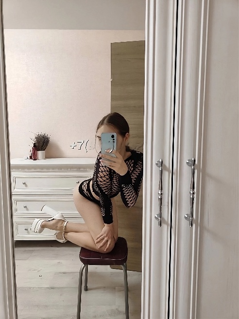 Я — Аня, мне всего 21, и я только ступила в этот мир запретных удовольствий... Но уже жажду попробовать всё! Я трепетная и нежная на перв... Я — Аня, мне всего 21, и я только ступила в этот мир запретных удовольствий... Но уже жажду попробовать всё! Я трепетная и нежная на перв...