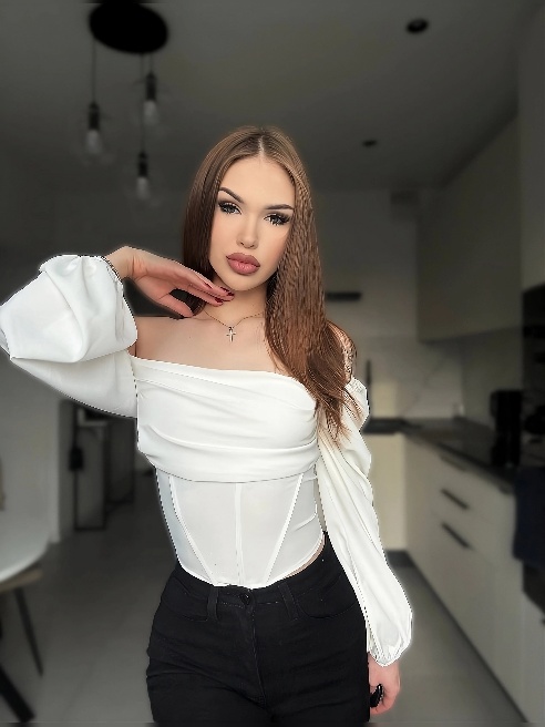 GFE 100%

та самая девочка с фигурой песочные часы,котоая сводит с ума не только мужчин,но и даже девушек🤭

представил уже мою большую...