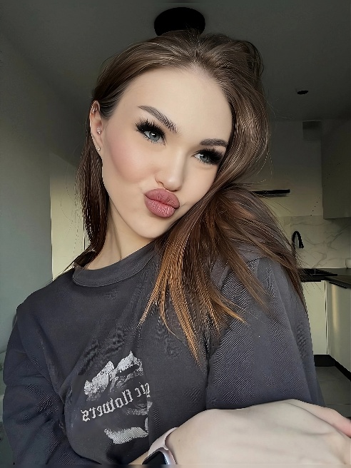 GFE 100%

та самая девочка с фигурой песочные часы,котоая сводит с ума не только мужчин,но и даже девушек🤭

представил уже мою большую...
