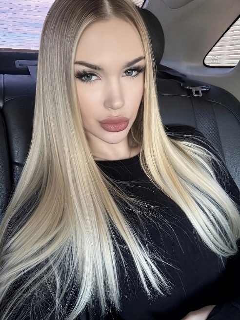 GFE 100%

та самая девочка с фигурой песочные часы,котоая сводит с ума не только мужчин,но и даже девушек🤭

представил уже мою большую...