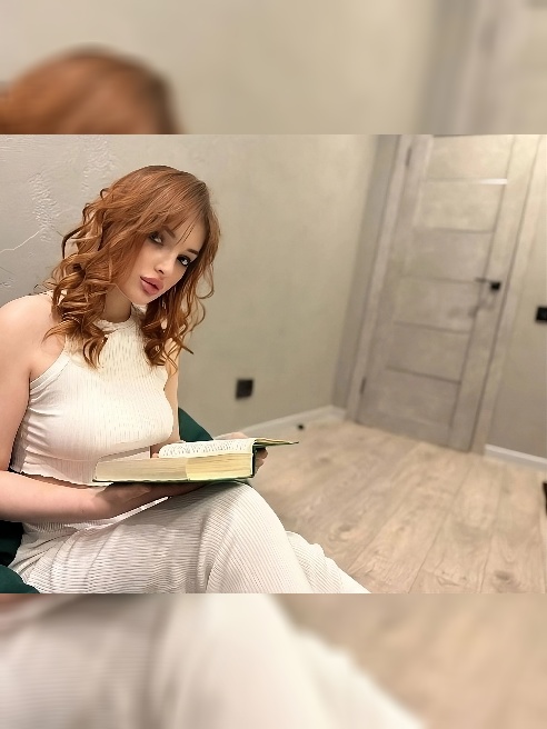 Я из далекой провинции,мне 18 лет, милая, скромная, влюбчивая, позвала сюда подруга, мы очень похожи, как две сестренки)❤️