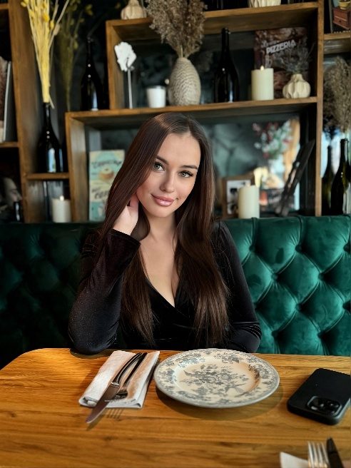 Со мной есть о чем поговорить и есть чем заняться ). Выслушаю, доставлю удовольствие, поглажу спинку))🥰🥰🥰Если ты адекватный мужчина, то я...