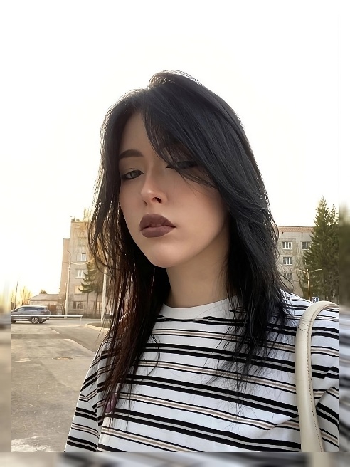 Мне 18, и я только открываю для себя этот взрослый, сладкий, грешный мир… Но уже знаю точно — я обожаю секс и каждый раз хочу больше. Я —...