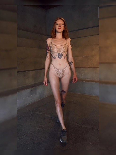 🔥 Рыженькая стройная "girl-next-door". 



В меню :

- Старая добрая классика, куда же без неё? ♂️ 

- Нежная и активная xxxочка для парн...