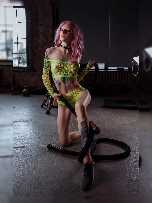 🔥 Рыженькая стройная "girl-next-door". 



В меню :

- Старая добрая классика, куда же без неё? ♂️ 

- Нежная и активная xxxочка для парн...