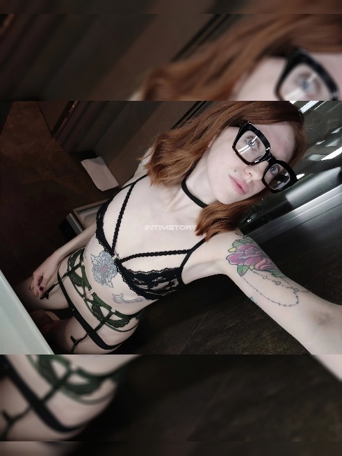 🔥 Рыженькая стройная "girl-next-door". 



В меню :

- Старая добрая классика, куда же без неё? ♂️ 

- Нежная и активная xxxочка для парн...