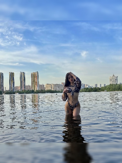 Я не сплю с незнакомцами. Я заставляю их бодрствовать — дрожать, молить, терять счет времени. Ты еще не разделся, а я уже знаю, как звучи...