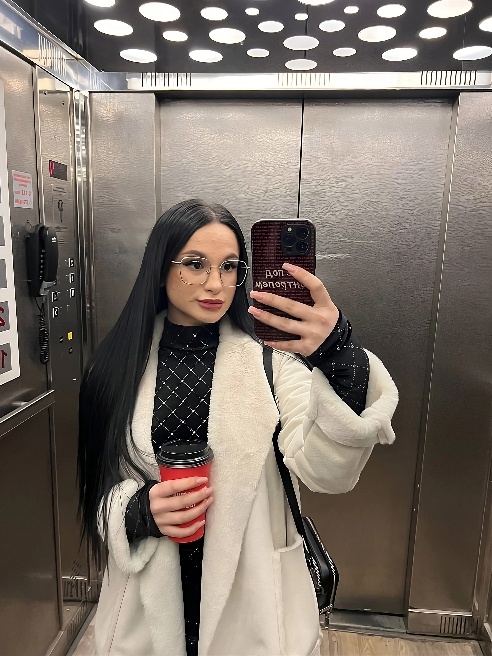 Приветик🥰,  я написала это, чтобы ты узнал меня получше перед встречей, и всем было приятно и хорошо❤

Очень чувствительная и тактильная...