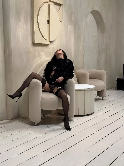Приятная, миниатюрная, спортивная, ухоженная и очень женственная. 

С настоящим легким женским характером, с бархатистой кожей. Умею созд...