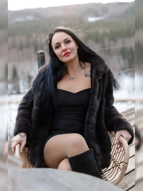 Привет! Я люблю секс и все что с ним связано, надеюсь тебе понравится мой темперамент. Приезжай ко мне в гости или я приеду к тебе :)  