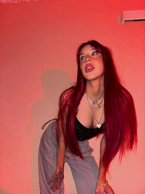 Мои ачивки, которые могут заинтересовать тебя сильнее:
1. 🎤 Певица в прошлом – выступала на сцене, знаю, как завести толпу… и одного зр... Мои ачивки, которые могут заинтересовать тебя сильнее:
1. 🎤 Певица в прошлом – выступала на сцене, знаю, как завести толпу… и одного зр...