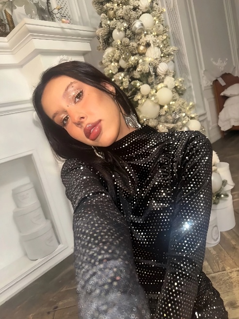 Мои ачивки, которые могут заинтересовать тебя сильнее:
1. 🎤 Певица в прошлом – выступала на сцене, знаю, как завести толпу… и одного зр... Мои ачивки, которые могут заинтересовать тебя сильнее:
1. 🎤 Певица в прошлом – выступала на сцене, знаю, как завести толпу… и одного зр...