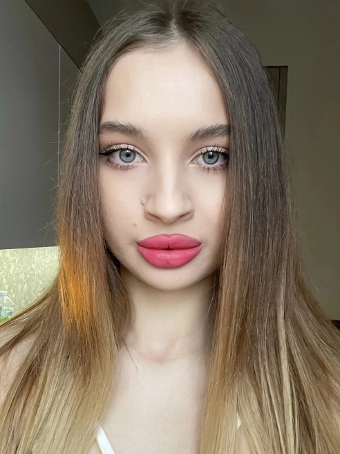 Tg @anorep 

Талантливая и чертовски харизматичная я хочу устроить нам веселье. Теряю голову и впадаю в транс похоти после запаха мужчин...