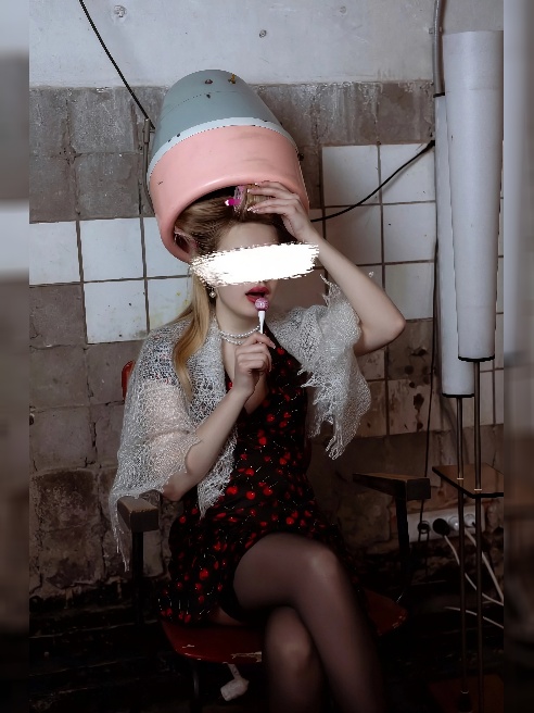 Всем,приветик!❤

Меня зовут Анжелика и сразу скажу - я актриса и сценки из фотосессии не более чем моя хорошая актерская игра 🎬🎞🎥



Ну ч...