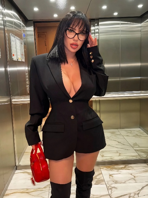 Привет мой король😻👑



Если ты хочешь провести шикарное время в компании знойной кошечки с потрясающими формами как из порно и такими же...