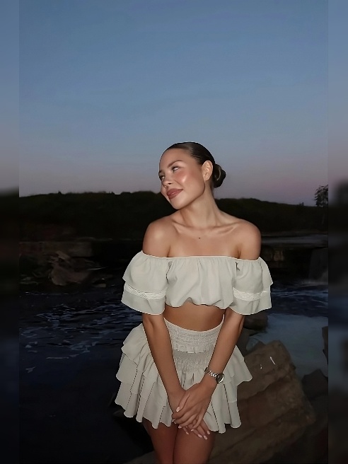 Милая и открытая , с удовольствием жду твоё сообщение 💕