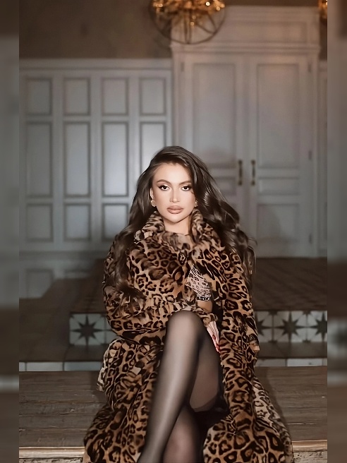 Привет, я Розалина! 🌟 Утончённая, страстная и нежная, я воплощу твои самые смелые фантазии. Со мной каждый миг станет особенным. Привет, я Розалина! 🌟 Утончённая, страстная и нежная, я воплощу твои самые смелые фантазии. Со мной каждый миг станет особенным.