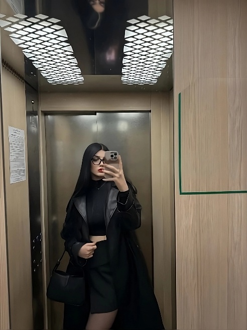 Я Арина — нежность, страсть и утончённость в одном лице. Со мной каждый момент становится особенным.