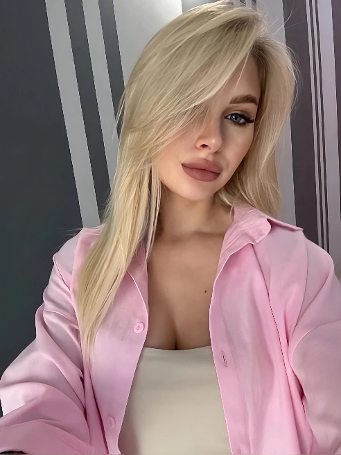 Миленькая блондинка Женя ❤️🩷