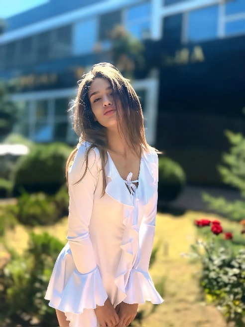 Не люблю скуку. И она не любит меня 😏

Я девушка, с которой тебе не захочется выключать свет...

Горячая, живая, откровенная — я играю по...