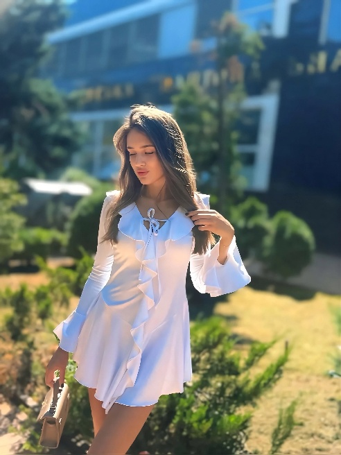 Не люблю скуку. И она не любит меня 😏

Я девушка, с которой тебе не захочется выключать свет...

Горячая, живая, откровенная — я играю по...
