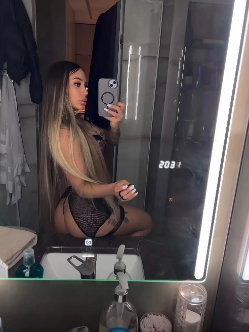 💦 Я Lera Murr — не просто модель Pornhub, а твоя самая грязная фантазия.

Ты дрочил на мои видео? Представь, что теперь я на коленях у те...