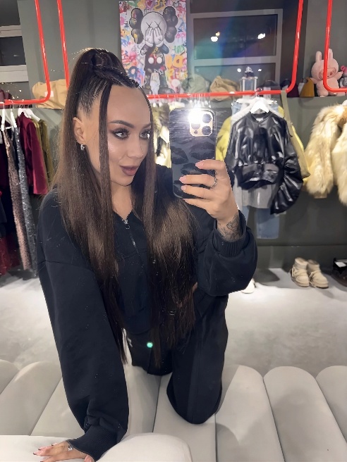 💦 Я Lera Murr — не просто модель Pornhub, а твоя самая грязная фантазия.

Ты дрочил на мои видео? Представь, что теперь я на коленях у те...