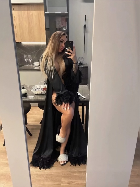 💦 Я Lera Murr — не просто модель Pornhub, а твоя самая грязная фантазия.

Ты дрочил на мои видео? Представь, что теперь я на коленях у те...
