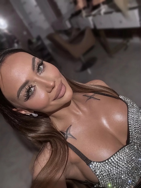 💦 Я Lera Murr — не просто модель Pornhub, а твоя самая грязная фантазия.

Ты дрочил на мои видео? Представь, что теперь я на коленях у те...