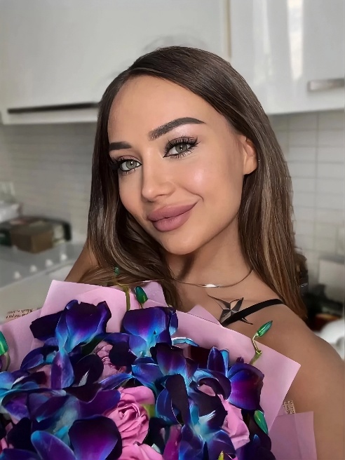 💦 Я Lera Murr — не просто модель Pornhub, а твоя самая грязная фантазия.

Ты дрочил на мои видео? Представь, что теперь я на коленях у те...