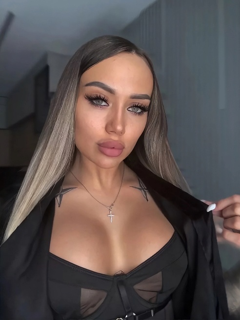 💦 Я Lera Murr — не просто модель Pornhub, а твоя самая грязная фантазия.

Ты дрочил на мои видео? Представь, что теперь я на коленях у те...