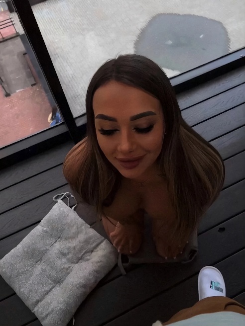 💦 Я Lera Murr — не просто модель Pornhub, а твоя самая грязная фантазия.

Ты дрочил на мои видео? Представь, что теперь я на коленях у те...