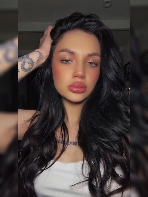 Сладкая брюнетка, страстная обольстительница. Укроти мой нрав😍Милая, нежная. Принимаю у себя, все конфидециально и индивидуально!Лучше ес...
