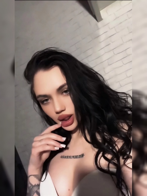 Сладкая брюнетка, страстная обольстительница. Укроти мой нрав😍Милая, нежная. Принимаю у себя, все конфидециально и индивидуально!Лучше ес...