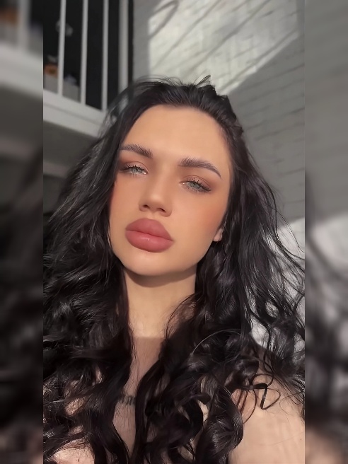 Сладкая брюнетка, страстная обольстительница. Укроти мой нрав😍Милая, нежная. Принимаю у себя, все конфидециально и индивидуально!Лучше ес...