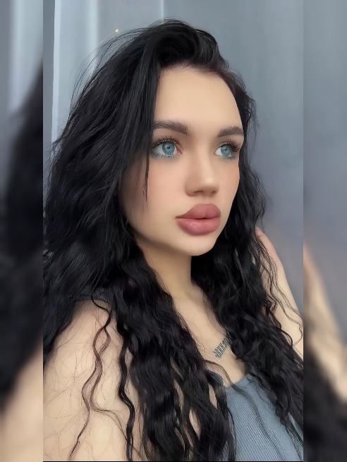 Сладкая брюнетка, страстная обольстительница. Укроти мой нрав😍Милая, нежная. Принимаю у себя, все конфидециально и индивидуально!Лучше ес...