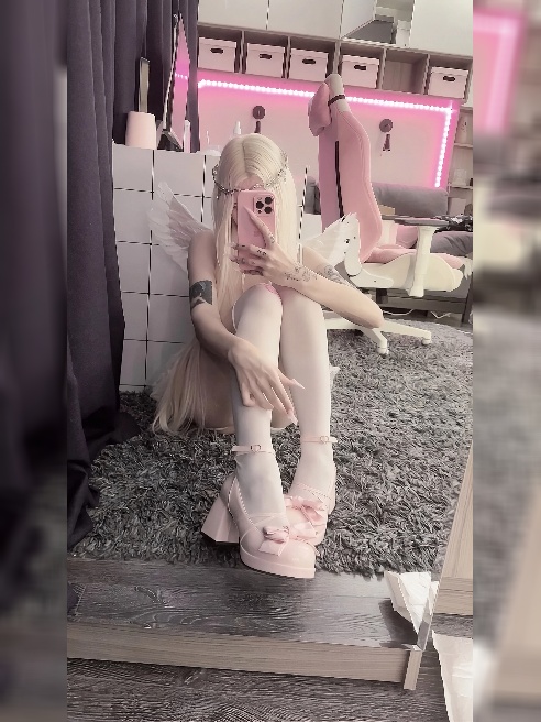 Привет! 🎀 Я хорошенькая блондинка, у меня много пирсинга: на язычке и даже несколько в интимном месте (том самом? узнай лично!)
ОБО МН... Привет! 🎀 Я хорошенькая блондинка, у меня много пирсинга: на язычке и даже несколько в интимном месте (том самом? узнай лично!)
ОБО МН...