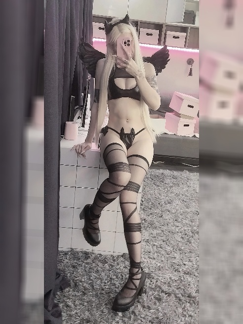 Привет! 🎀 Я хорошенькая блондинка, у меня много пирсинга: на язычке и даже несколько в интимном месте (том самом? узнай лично!)
ОБО МН... Привет! 🎀 Я хорошенькая блондинка, у меня много пирсинга: на язычке и даже несколько в интимном месте (том самом? узнай лично!)
ОБО МН...