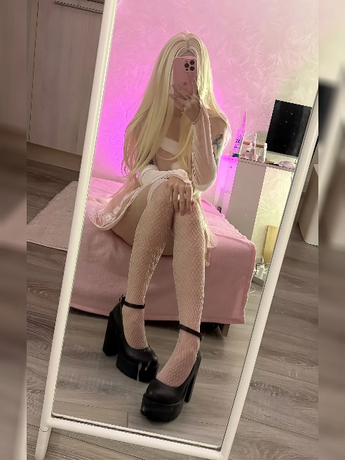 Привет! 🎀 Я хорошенькая блондинка, у меня много пирсинга: на язычке и даже несколько в интимном месте (том самом? узнай лично!)
ОБО МН... Привет! 🎀 Я хорошенькая блондинка, у меня много пирсинга: на язычке и даже несколько в интимном месте (том самом? узнай лично!)
ОБО МН...