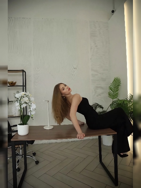 New girl! Юность, нежность, натуральность и неиспорченность… 



Привет, меня зовут Лея и мне только-только исполнилось 18 лет, в жизни я...