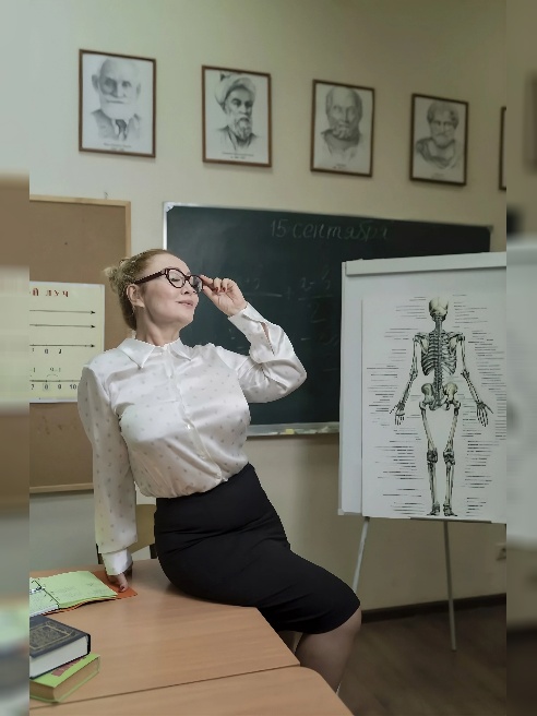НАСТОЯЩАЯ УЧИЛКА, Алëна Юрьевна, ждет в гости ученика, который снова не выучил урок.😜



Избирательна, встречаюсь с лучшими. У меня очень...