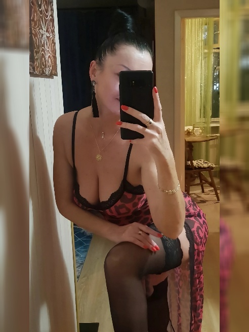 💫 Я РАЗДВИНУЛА НОГИ ТЕБЯ ПРИЗЫВАЯ

   К БУРНОЙ НОЧИ И ЛАСКАМ ПОЛНЫМ    

     ОГНЯ

   ИЗОГНУВШИСЬ ДУГОЮ И ЧАСТО 

     ВЗДЫХАЯ

   Я ШЕП...