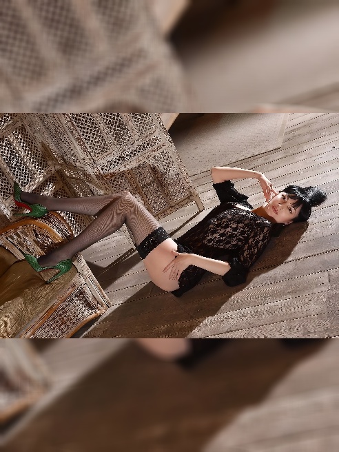 💫 Я РАЗДВИНУЛА НОГИ ТЕБЯ ПРИЗЫВАЯ

   К БУРНОЙ НОЧИ И ЛАСКАМ ПОЛНЫМ    

     ОГНЯ

   ИЗОГНУВШИСЬ ДУГОЮ И ЧАСТО 

     ВЗДЫХАЯ

   Я ШЕП...