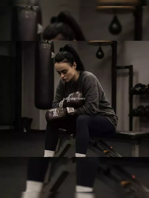 Я чемпионка России по кикбоксингу 🥊🥊🥊🔥 и дважды носила чемпионскую корону Москвы 🏆💥. Мои удары — страстные, как мои поцелуи💋💋💋👄👄🫦🫦🫦🫦, а т...